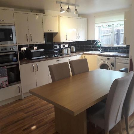 Вилла 5 Bed House With Free Secure Parking In Pleasant Quiet Location Вулвергемптон Экстерьер фото