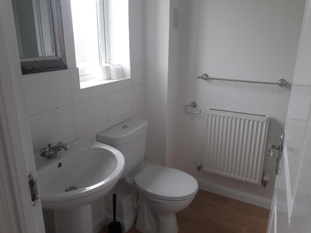 Вилла 5 Bed House With Free Secure Parking In Pleasant Quiet Location Вулвергемптон Экстерьер фото