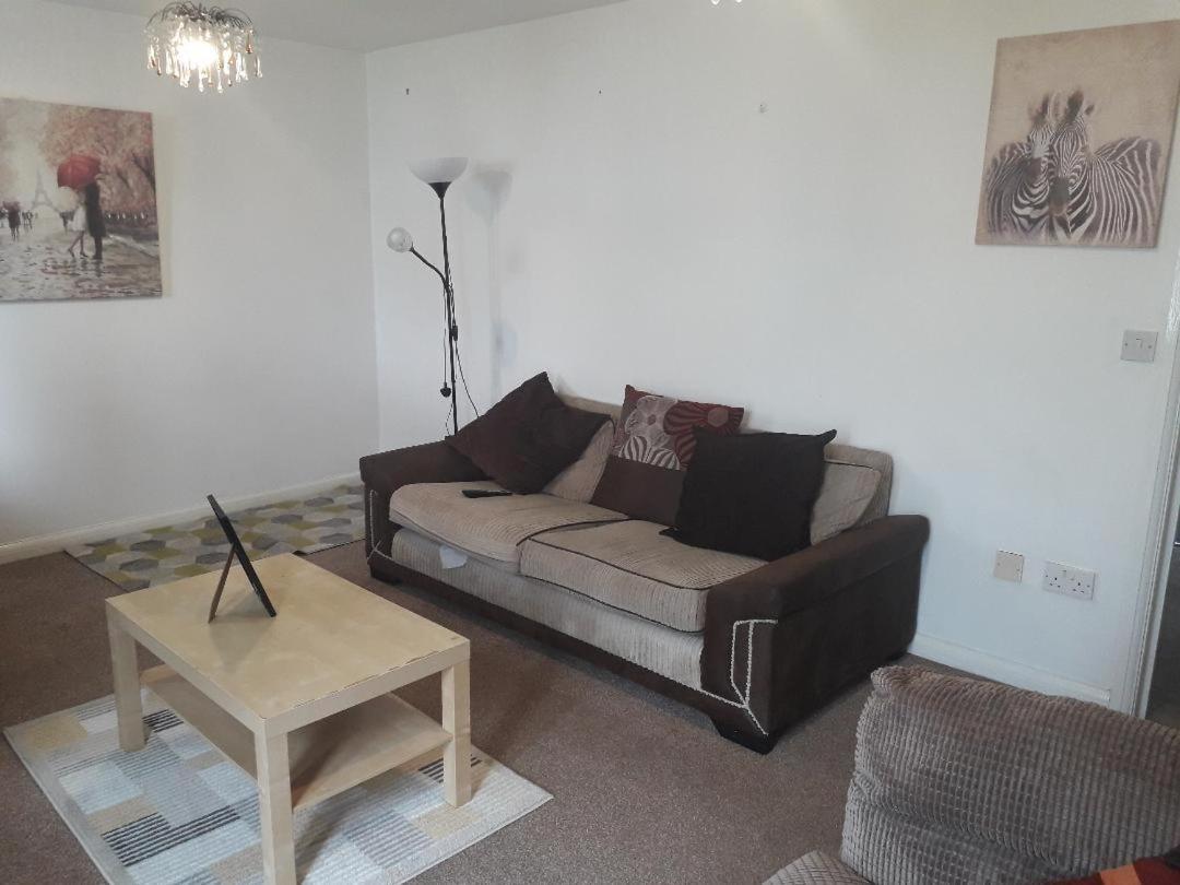 Вилла 5 Bed House With Free Secure Parking In Pleasant Quiet Location Вулвергемптон Экстерьер фото